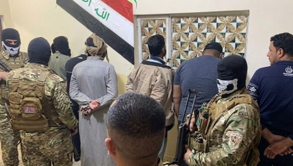 أمن نينوى يُطيح بعصابة ابتزاز تستهدف الدوائر والشركات وتدعي الإرتباط بفصيل مسلح