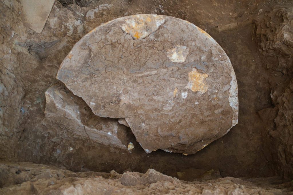 4-2-1024x682 أسرار آشورية تتكشف: العثور على شاهد لمسلة أثرية يعيد نينوى إلى صدارة الاكتشافات التاريخية