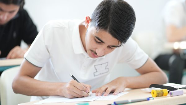 أخطاء إملائية بأسئلة الإسلامية تُثير الجدل في أول أيام الإمتحانات الوزارية
