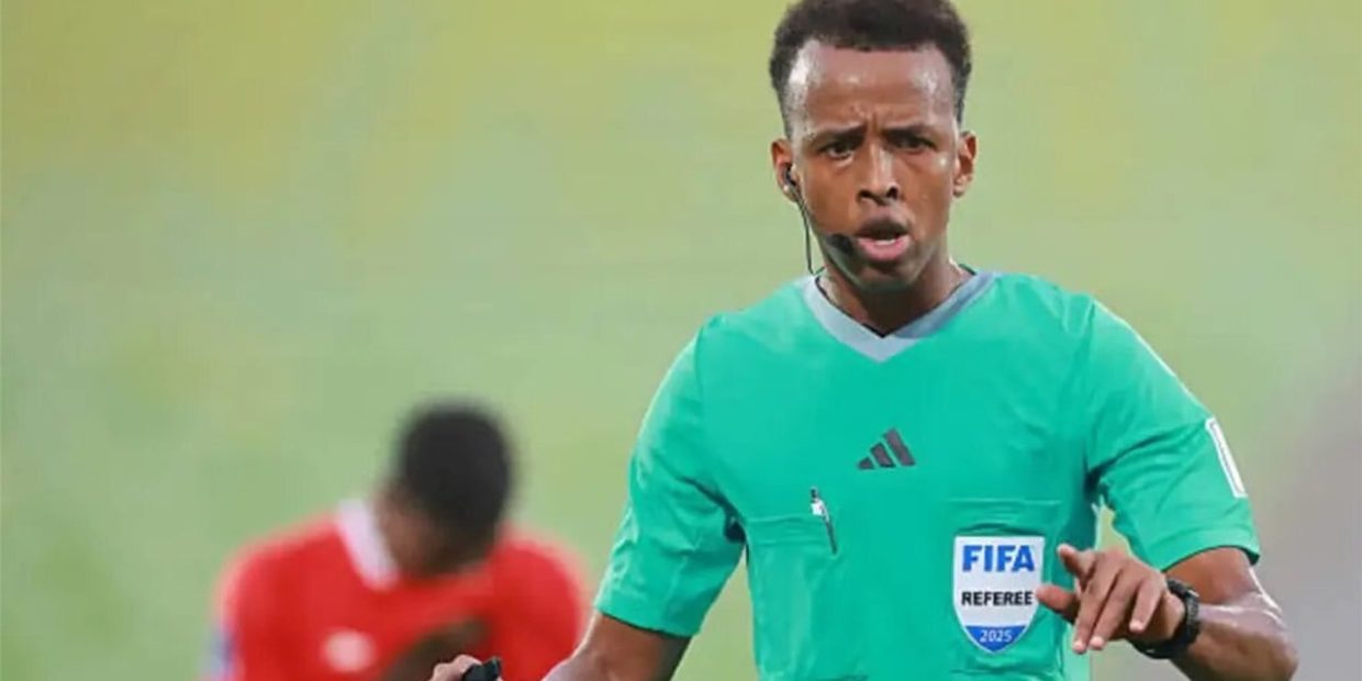 منع وترحيل حكم مونديالي.. صدمة للحكم عمر أرطان قبل انطلاق كأس العالم 2026
