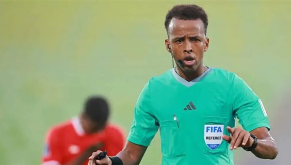 منع وترحيل حكم مونديالي.. صدمة للحكم عمر أرطان قبل انطلاق كأس العالم 2026