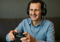 الاسد في منفى روسيا .. حياة جديدة بين الألعاب الالكترونية وكتب طب العيون