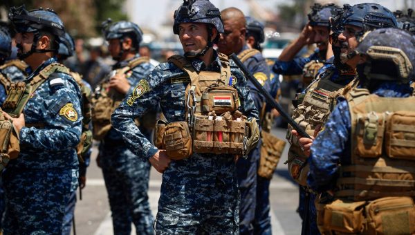 الدفاع تعلن قرب استكمال نقل الملف الأمني إلى الداخلية في المدن