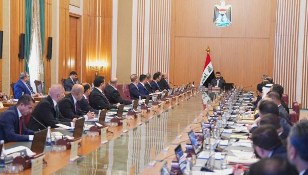 الزيدي يؤكد دعم المحافظات والدخيل يعلن صرف مستحقات متأخرة للمقاولين والفلاحين 