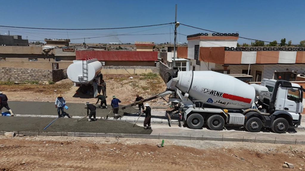 image-33-1024x575 فريق الجهد الخدمي يواصل ثورة الإعمار ويقترب من إنجاز صب شوارع قرية دجلة