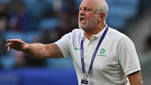 مدرب المنتخب غراهام آرنولد يستنفر الجالية في أمريكا لدعم أسود الرافدين بـ “ودية فنزويلا” لشيكاغو