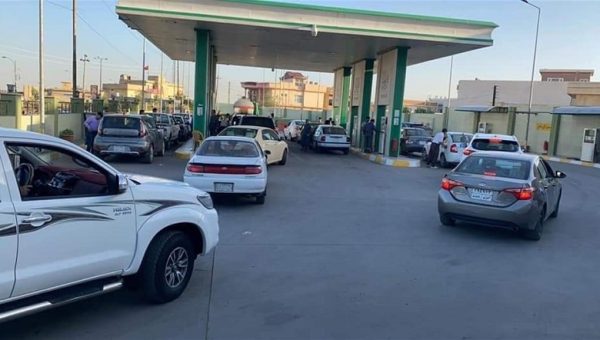 النفط النيابية تفجرها: حرب المنطقة وراء أزمة البنزين وباخرتان في طريقهما لإنقاذ الموقف