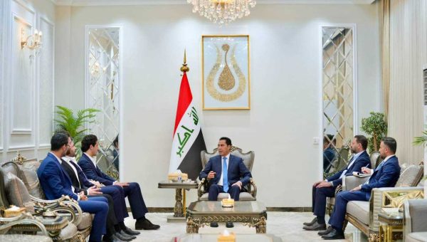 محافظ نينوى يبحث مع شركة أمريكية عالمية تعزيز التحول الرقمي والذكاء الاصطناعي