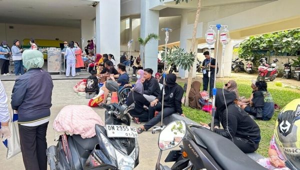 زلزال عنيف يضرب اندونيسيا بقوة 6.7 درجة