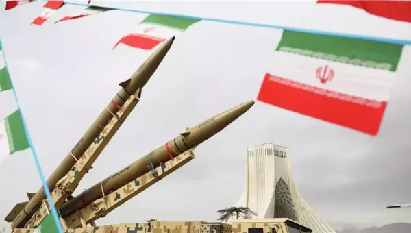 طهران تُدين الضربات الأمريكية جنوبي البلاد وتُعلن استهداف قواعد واشنطن بالمنطقة