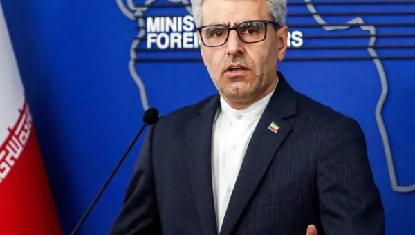 طهران تُوفد خبراء إلى الدوحة لمتابعة ملفي النفط والأموال المجمدة وتنفي التفاوض مع واشنطن