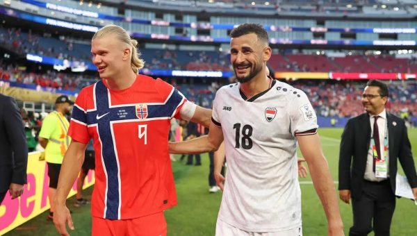 بعد فوز النرويج.. ماذا فعل هالاند مع أيمن حسين وأرنولد عقب نهاية المباراة؟