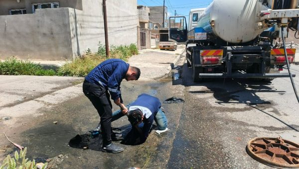 أعمال صيانة مُكثّفة لتنظيف شبكات الصرف الصحي في 11 منطقة بالجانب الأيسر للموصل