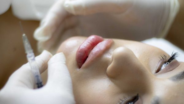 فوضى مراكز التجميل تُهدد العراقيين بالتشوهات وسط انتشار العيادات الوهمية والمواد المغشوشة