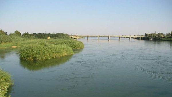 شرطة بغداد الكرخ تُنقذ فتاة حاولت الإنتحار في نهر دجلة