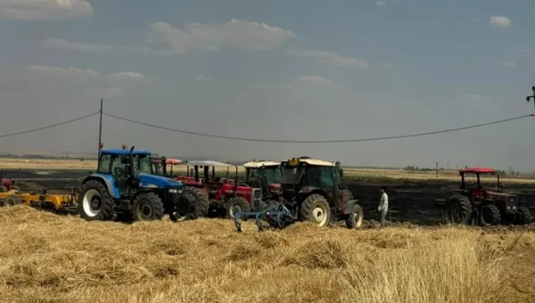 الدفاع المدني يستنفر لإخماد حريق ضخم يلتهم أراضي زراعية في سهل نينوى