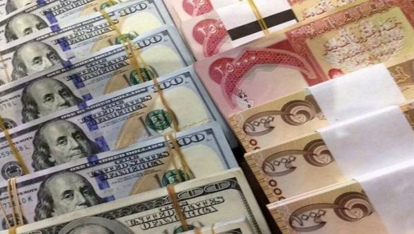 الدولار يقترب من حاجز 154 ألفًا ويُشعل الحركة في صيرفات المحافظات