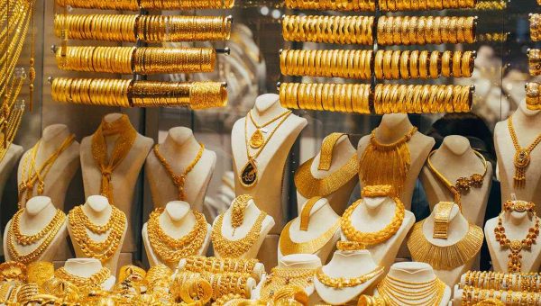 الذهب يكسر حاجز الـ 4100 دولار لأول مرة منذ أسبوعين