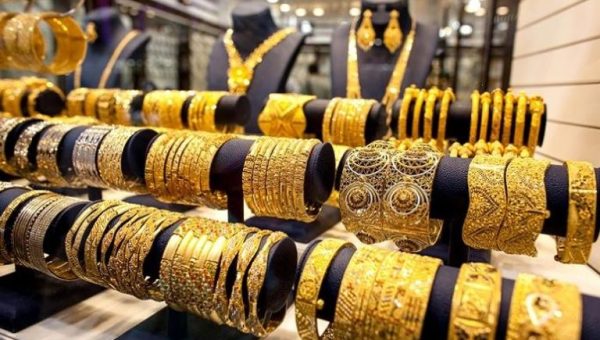أسعار الذهب تواصل التراجع وتقترب من أدنى مستوياتها في سبعة أشهر