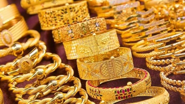 الذهب يقفز بأكثر من 1% ويعوض خسائره السابقة ليصل إلى 4316 دولارًا للأونصة