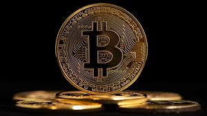 العملة الرقمية الأكبر تفقد نصف قيمتها التاريخية وتهبط دون الـ 60 ألف دولار