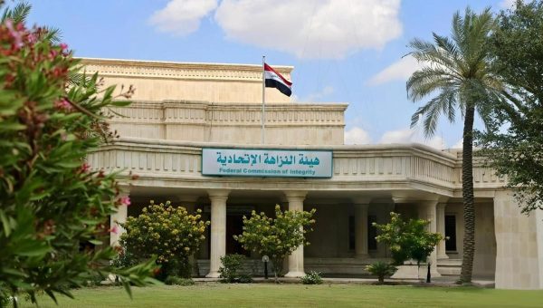 النزاهة تُطيح بمتهم استولى على أرض حكومية أمام مرور نينوى وحولها لمرآب سيارات خاص
