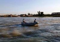 أمن نينوى يتدخل سريعًا وينقذ شابًا من الغرق في مياه نهر دجلة