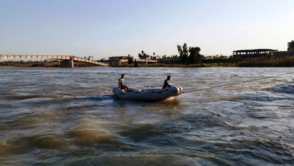 أمن نينوى يتدخل سريعًا وينقذ شابًا من الغرق في مياه نهر دجلة