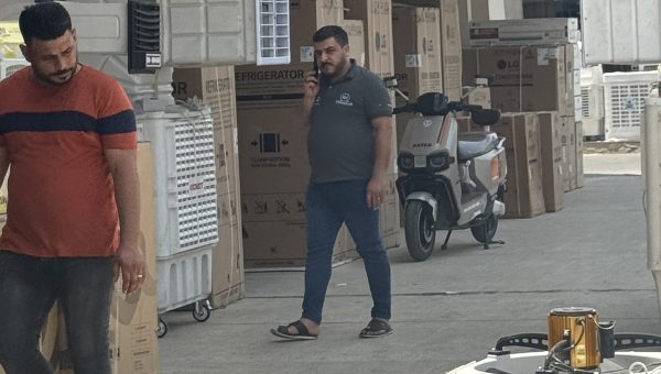 بعد ارتفاع الدولار والجمارك.. ركود يضرب سوق الأجهزة الكهربائية في الموصل
