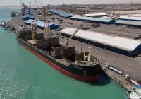 شريان العراق البحري ينتعش.. بواخر الصين والخليج تُغرق ميناء أم قصر بـ 80 سفينة تجارية