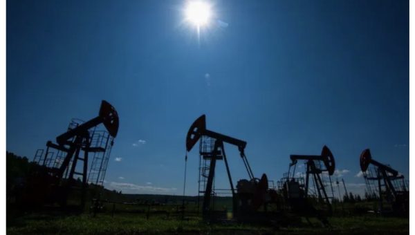 النفط العراقي ينزف.. خسائر أسبوعية حادة لخامي البصرة تتجاوز 18%