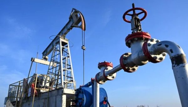 أسعار النفط تقفز بأكثر من 3 دولارات وبرنت يتجاوز 96 دولارًا