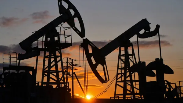 ضربات الشرق الأوسط تشعل أسعار النفط وبرنت يقفز إلى 72.57 دولارًا