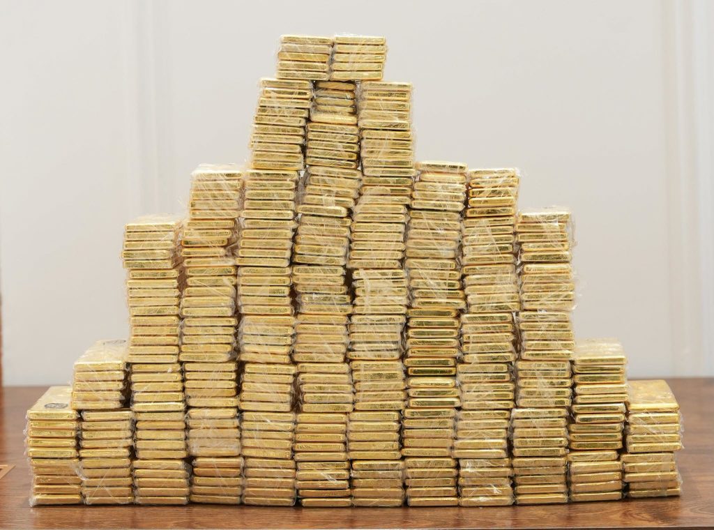 1-7-1024x760 بإشراف فائق زيدان.. القضاء يؤمن 375 كغم من الذهب للبنك المركزي في قضية الجميلي وملف آخر