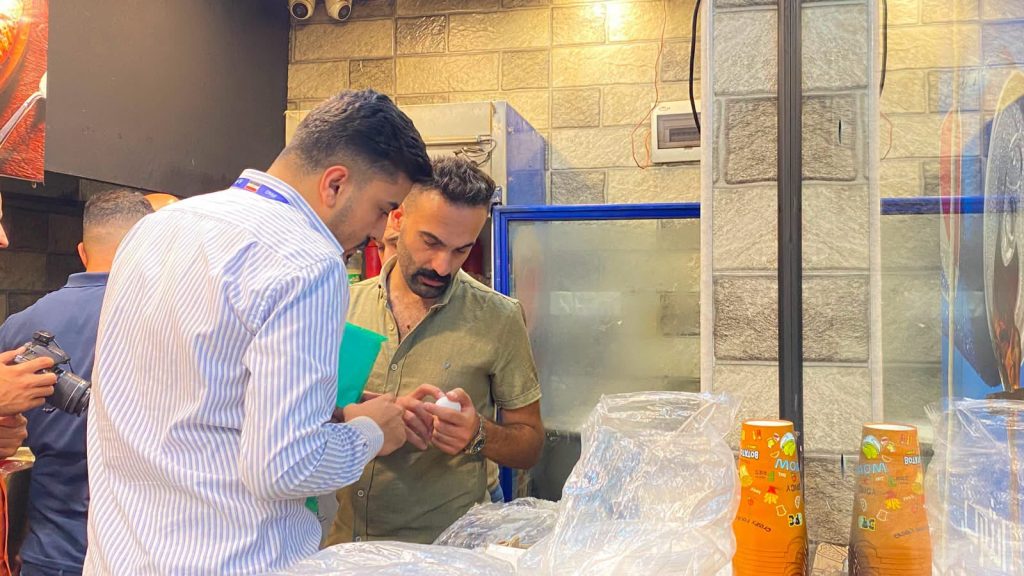 3-7-1024x576 الرقابة الصحية في نينوى تُكثف حملاتها المسائية المفاجئة وتُغلق عددًا من المحال المخالفة في الموصل