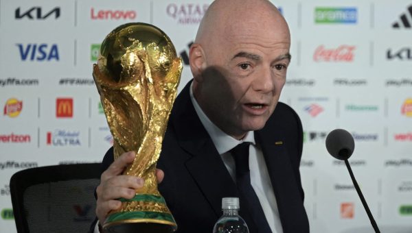 إنفانتينو يدافع عن بيع حصة من حقوق كأس العالم: فرصة وليست إلزامًا