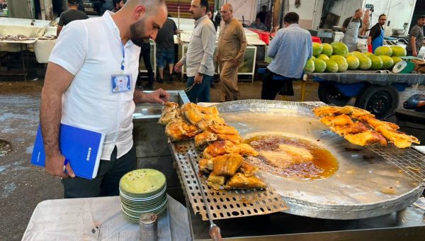 الرقابة الصحية في نينوى تضبط مخالفات وتُتلف مواد منتهية الصلاحية في أسواق سمك الجانب الأيمن