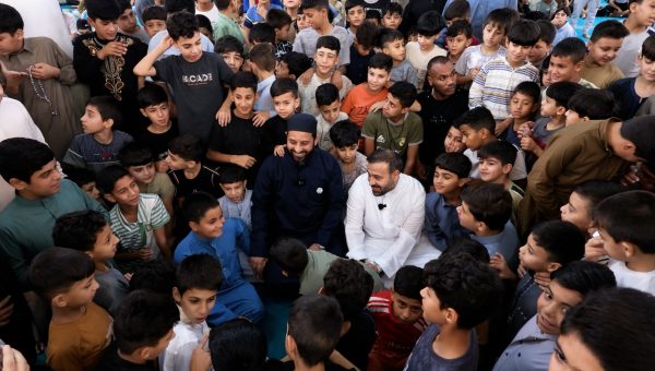 النجيفي يشارك في مبادرة “جيل القيم” ويؤدي الصلاة مع فتيان الفجر