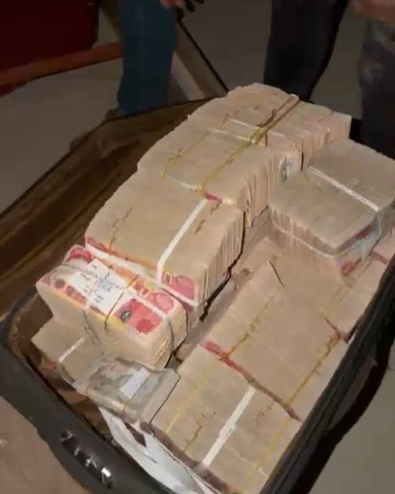 image-145 ملياران ونصف و6 عقارات.. النزاهة تُداهم منزل مسؤول سابق في صلاح الدين