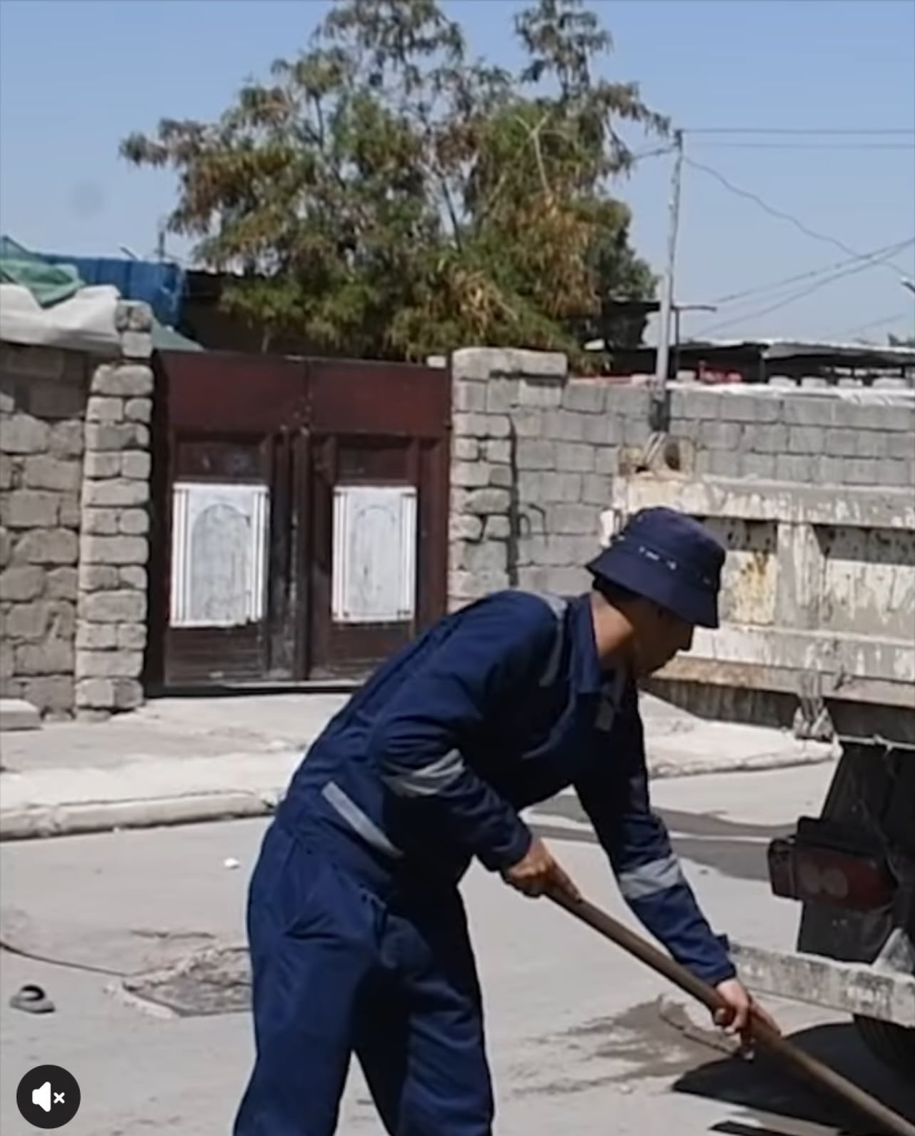 image-164-825x1024 استمرار حملة تسليك وتنظيف شبكات المجاري والصرف الصحي في منطقة الأربجية