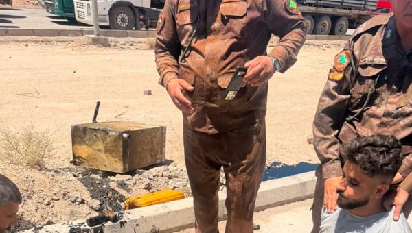 إحباط تهريب 28 بندقية كلاشينكوف مخبأة داخل خزان وقود شاحنة في منفذ القائم الحدودي
