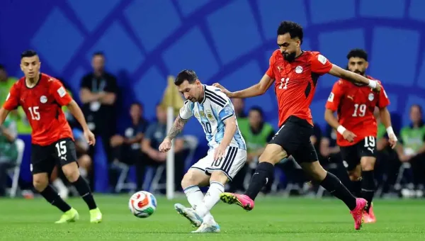 وفاة مشجع مصري بالإسكندرية إثر هبوط حاد بالدورة الدموية بعد خسارة مصر أمام الأرجنتين