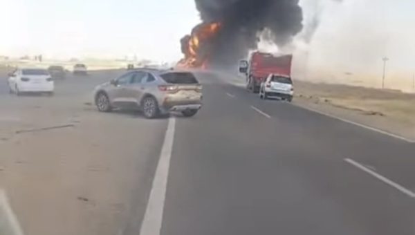 اندلاع حريق كبير يقطع طريقًا رئيسيًا شرق صلاح الدين