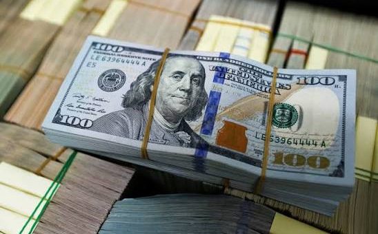 تراجع أسعار الدولار مقابل الدينار العراقي في بغداد والمحافظات مع افتتاح التعاملات