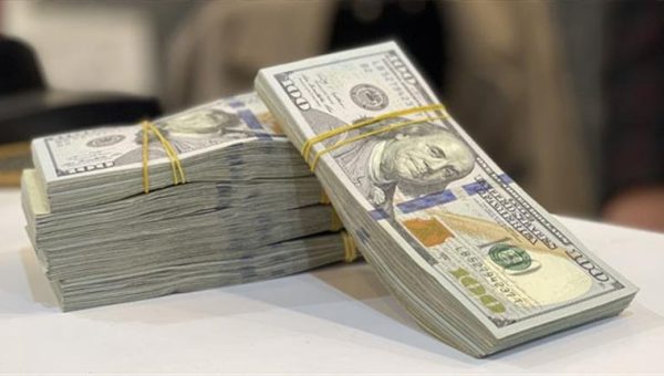 الدولار يشتعل في المحافظات.. أسعار الصرف لكل 100 دولار في بورصات العراق اليوم