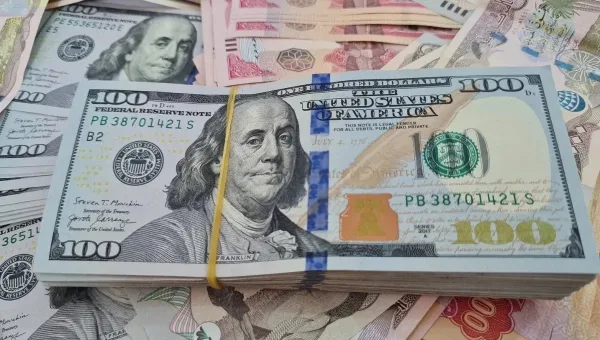 أسعار صرف الدولار تُسجّل قفزة جديدة في بغداد والمحافظات وأربيل