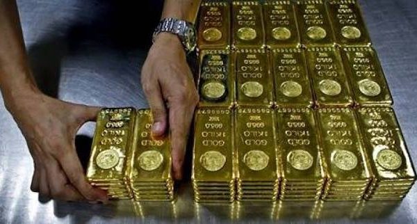 المعدن الأصفر يشتعل.. الذهب يُحلّق فوق 4125 دولارًا وسط طبول الحرب وترقب الفيدرالي