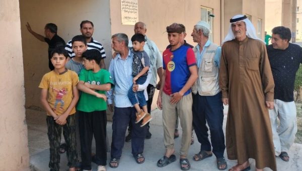 سكان مجمع باب سنجار بالموصل يحتجون رفضًا لقرارات الإخلاء والمزاد