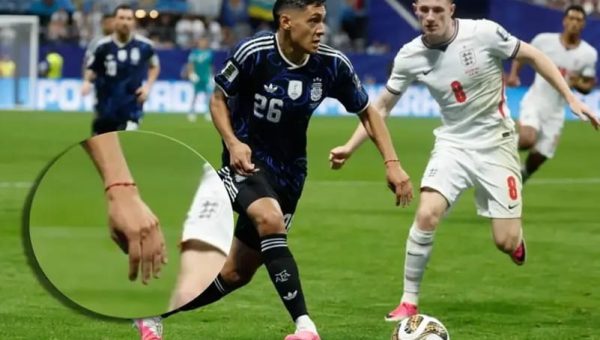 ما سر السوار الأحمر لــ ميسي؟.. تميمة يهودية تنتشر بين نجوم الأرجنتين في المونديال