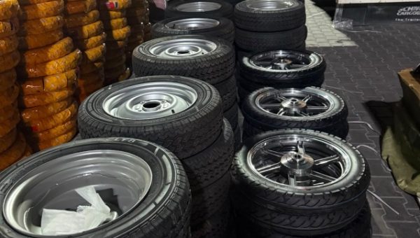 الكمارك تُحبط تهريب أدوات دراجات ممنوعة في ميناء أم قصر الشمالي